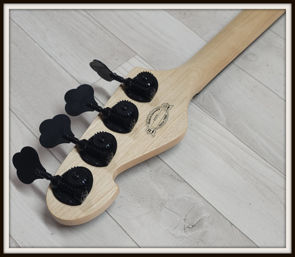 Sandberg California II Central 4 Ebony, Open Pore Black